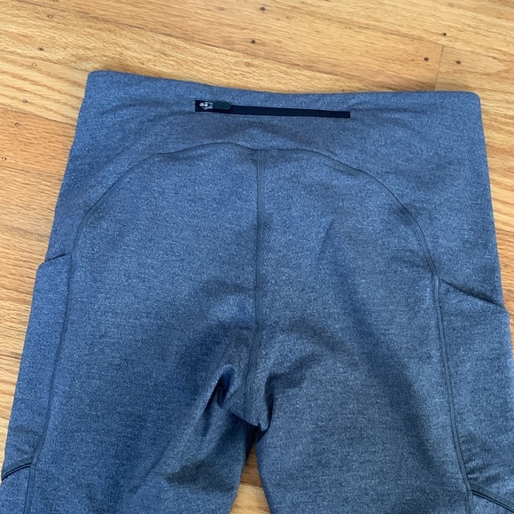 Women’s grey lululemon! Size 8 - Picture 4 of 5